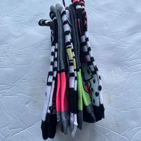Hello Kitty Socks 5 Pairs Sanrio Womens No Show Shoe Size 4-10 - Picture 7 of 9